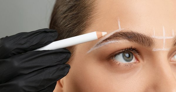 Kombinierte Eingriffe: Augenbrauenstraffung und Lidkorrektur für ein harmonisches Gesamtbild